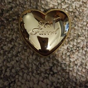 Too faced highlighter You light up my Life